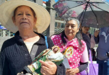 Católicos visitan reliquia de San Judas Tadeo en Catedral de Puebla