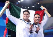 Osmar Olvera y Juan Celaya ganan plata en clavados en París 2024
