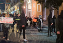 Trabajadores del Poder Judicial marchan “de luto” en Puebla