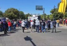 Integrantes de 28 de Octubre protestan en Puebla; Comuna pide diálogo
