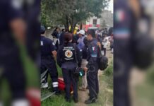 Combi choca contra poste en Cerro del Márquez; hay 8 heridos