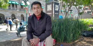 Mesero inicia huelga de hambre por bajas propinas en Puebla