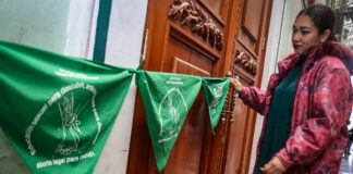 Acusan que centros de salud aún piden constancia para abortar en Puebla