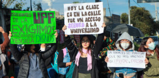 Alumnos de la UPP bloquean entrada a Cuanalá por mal estado de calle