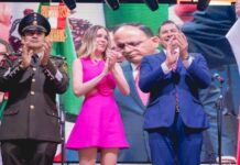 Armenta asiste al primer Grito de Independencia en Times Square