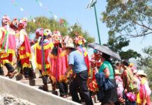 Danzantes de Atlixco hacen peregrinación a la Ermita de San Miguel