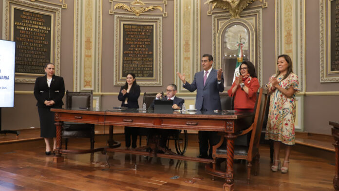 Gobernador agradece a LXI Legislatura por no ceder a presiones políticas