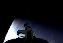 Multimillonario completa la primera caminata espacial privada