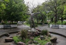 Acusan abuso de autoridad de Normatividad contra vendedor en parque Las Ninfas