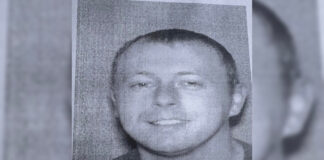 Escuelas de Kentucky cancelan clases por búsqueda de autor de tiroteo