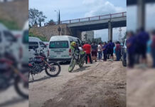 Lesionan a pasajeros por negarse a ser asaltados en Texmelucan