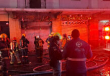 Negocio se incendia en Centro Histórico; desalojan a 22 personas