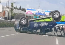 Patrulla de Puebla vuelca persiguiendo vehículo con reporte de robo