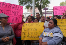 Protestan por presunta desaparición de 400 mil pesos de cuotas en bachillerato