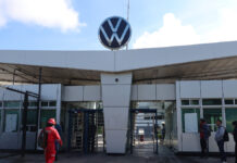 Trabajadores sindicalizados de VW buscan aumento salarial de dos cifras