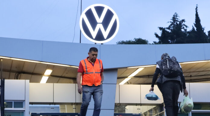 Se estanca negociación de VW y sindicato a horas del emplazamiento a huelga