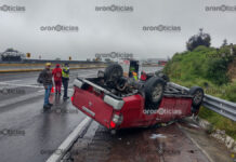 Vuelca camioneta en la México-Puebla; muere un hombre