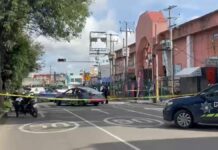 Muere hombre atropellado por microbús frente al mercado Morelos