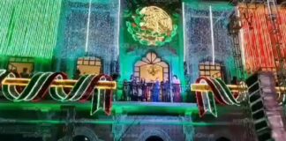 Pedro Tepole da último Grito de Independencia entre abucheos en Tehuacán