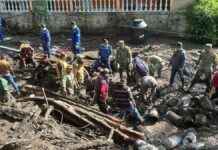 Suman nueve muertos por derrumbe del cerro Jilotzingo