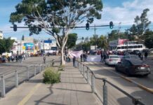 Ejidatarios bloquean bulevar Capitán Carlos Camacho Espíritu