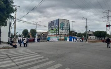 Ejidatarios cierran bulevar Municipio Libre