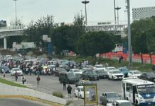 Trabajadores del Poder Judicial bloquean la Vía Atlixcáyotl