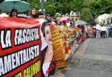 Marchan en Puebla por 10 años de los desaparecidos de Ayotzinapa