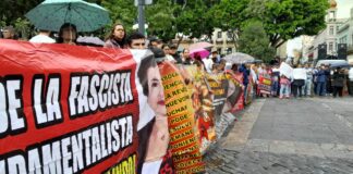 Marchan en Puebla por 10 años de los desaparecidos de Ayotzinapa