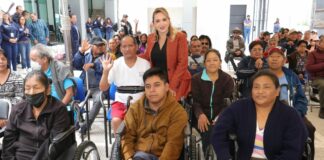 Paola Angon entrega 40 aparatos funcionales a niños y adultos mayores