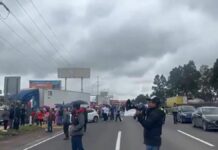 Trabajadores del Poder Judicial bloquean la México-Puebla
