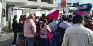 Protestan en secundaria de Cholula por maestros acusados de abusar de alumnas