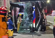 Camión de pasajeros vuelca en Puebla; registran 21 lesionados