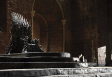Subastan réplica del trono de Game of Thrones en más de 1.4 mdd