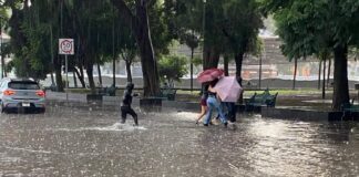 Fuerte lluvia inunda calles y colonias de Puebla