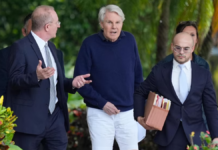 Detienen a exdirector de Abercrombie & Fitch por abuso sexual a modelos