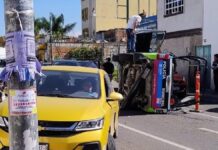 Patrulla vuelca durante persecución en bulevar Norte