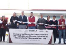 Sergio Salomón entrega techados y aulas en Puebla capital