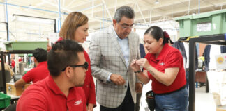 Sergio Salomón y Gaby Bonilla visitan a trabajadores de CINIA