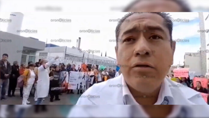 Trabajadores del ISSTEP se manifiestan y exigen revisión salarial