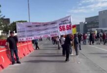 Transportistas se manifiestan en Vía Atlixcáyotl; exigen aumentar tarifa
