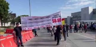 Transportistas se manifiestan en Vía Atlixcáyotl; exigen aumentar tarifa