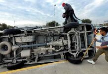 Vuelca transporte en San José Chiapa; registran 12 lesionados