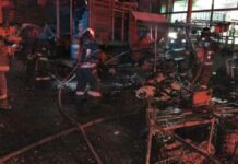 Incendio arrasa con bodega en la Central de Abastos