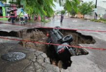 Se abre enorme socavón en Veracruz