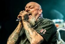 Muere vocalista de Iron Maiden a los 66 años