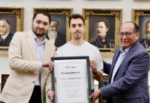 Reconocen al poblano Marcos Madrid por su carrera en el tenis