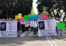 Marchan en Puebla por la desaparición de Luis Ángel Hernández