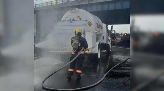 Fuga en pipa de gas ocasiona cierre de la México-Puebla