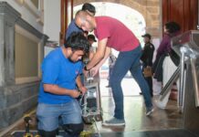 Pepe Chedraui ordena retiran torniquetes de acceso al Palacio Municipal